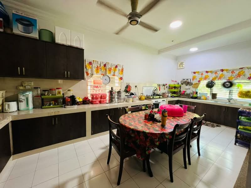 2-storey Terraced House for Sale in Kota Emerald (Rawang) - Evelyn Khoo - Kitchen & Dining - PropertyGuru.com.my