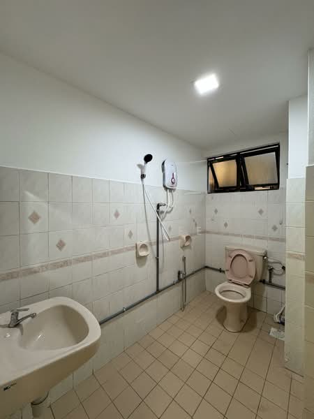 Condominium for Rent at Vista Komanwel A - CK Yee - Bathroom - PropertyGuru.com.my