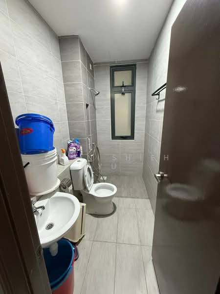 Service Residence for Sale at 8Scape Residence @ Sutera - Chen Shieh Yu - Bathroom - PropertyGuru.com.my