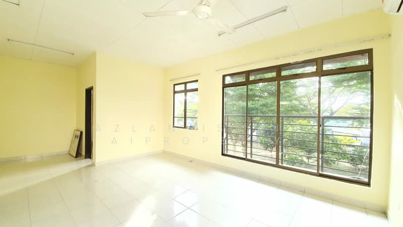 2-storey Terraced House for Sale in Bandar Dato Onn (Tebrau) - Azlan Ismail aiproperty - Living Room - PropertyGuru.com.my