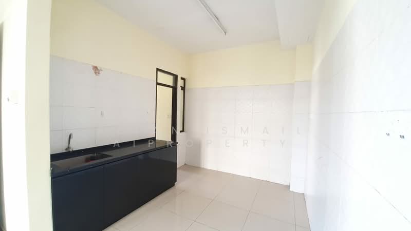 2-storey Terraced House for Sale in Bandar Dato Onn (Tebrau) - Azlan Ismail aiproperty - Kitchen - PropertyGuru.com.my