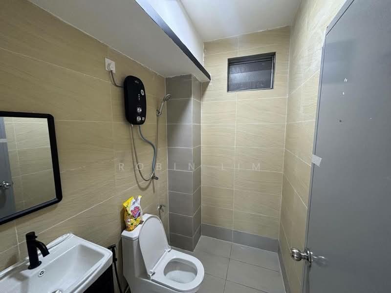 Apartment for Sale at Lake View Suites - Robin Lim - Bathroom - PropertyGuru.com.my