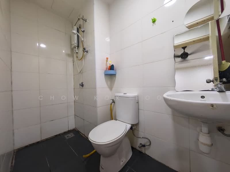 Vista Alam Serviced Apartment untuk Untuk Dijual - RM 328,000, Apr 2026 - Bathroom - PropertyGuru.com.my