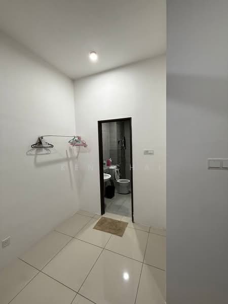 Service Residence for Sale at 8Scape Residence @ Sutera - Ken Chai - Bathroom - PropertyGuru.com.my