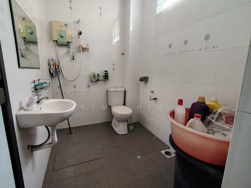 2-storey Terraced House for Sale in Rawang Perdana (Rawang) - Kim Chia - Bathroom - PropertyGuru.com.my