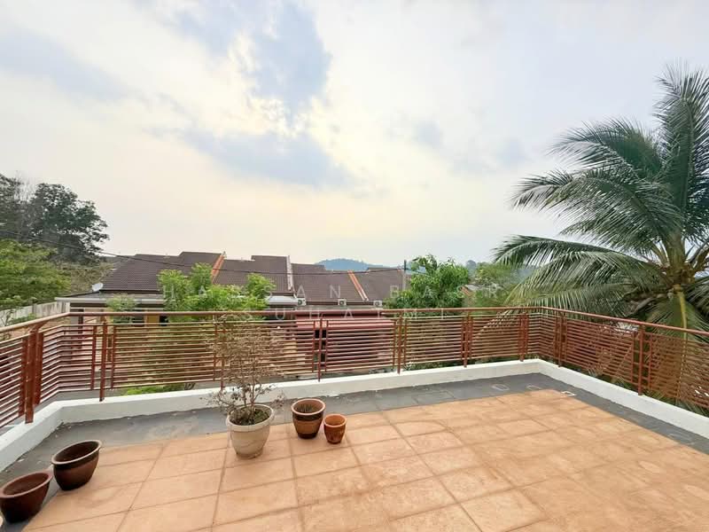 Semi-Detached House for Sale in Taman Nusa Intan (Senawang) - Hassan Basri Suhaimi - Balcony - PropertyGuru.com.my