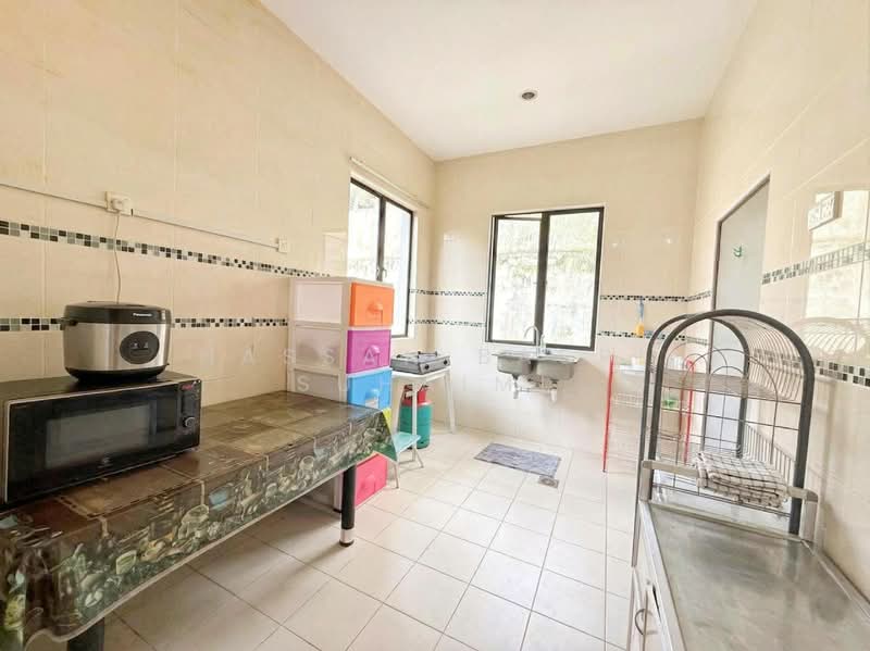 Semi-Detached House for Sale in Taman Nusa Intan (Senawang) - Hassan Basri Suhaimi - Kitchen - PropertyGuru.com.my