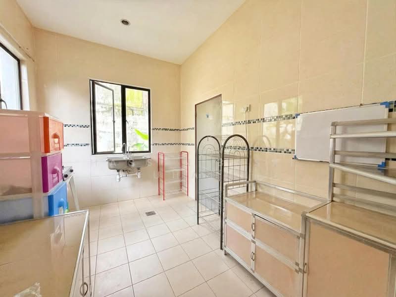 Semi-Detached House for Sale in Taman Nusa Intan (Senawang) - Hassan Basri Suhaimi - Kitchen - PropertyGuru.com.my