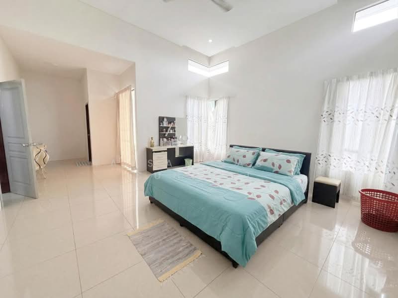 Semi-Detached House for Sale in Taman Nusa Intan (Senawang) - Hassan Basri Suhaimi - Bedroom - PropertyGuru.com.my