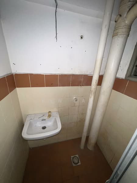 Apartment for Sale at Apartment Sri Rakyat - Ken Lai - Bathroom - PropertyGuru.com.my