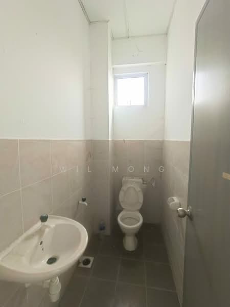 Semi-D Factory for Sale in Senai (Kulai) - Wil Mong - Bathroom - PropertyGuru.com.my