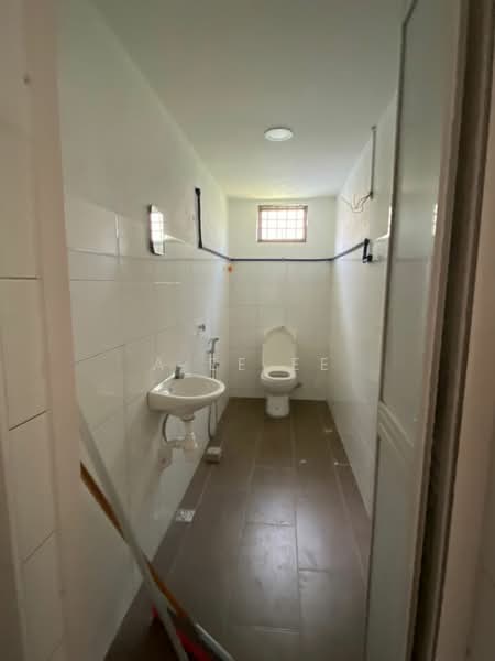 Semi-Detached House for Sale in Island Park (Jelutong) - A Ee Ee - Bathroom - PropertyGuru.com.my