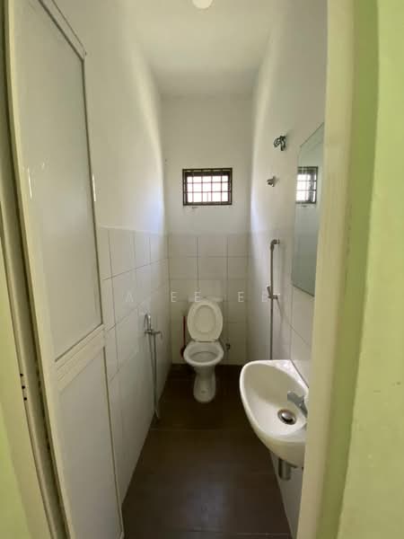 Semi-Detached House for Sale in Island Park (Jelutong) - A Ee Ee - Bathroom - PropertyGuru.com.my