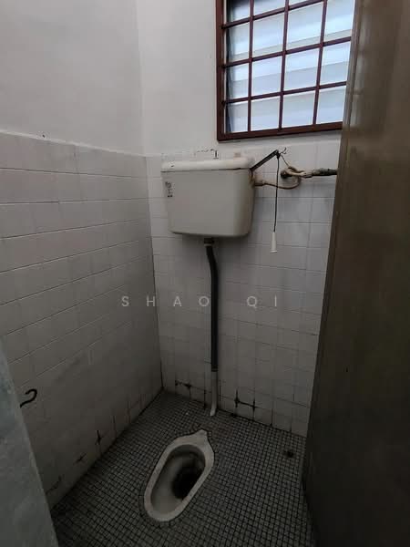 1-storey Terraced House for Sale in Pekan Nanas (Johor) - Shao Qi - Bathroom - PropertyGuru.com.my