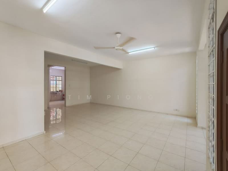 Rumah Teres 2 Tingkat untuk Dijual di Taman Semabok Permai (Semabok) - Tim Piong - Living Room - PropertyGuru.com.my