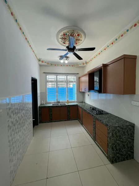 Taman Mutiara Rini untuk Untuk Dijual - RM 1,150,000, Apr 2026 - Kitchen - PropertyGuru.com.my