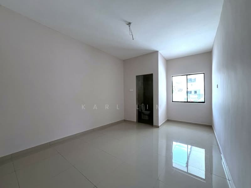 1.5-storey Terraced House for Sale in Taman Bukit Jaya (Ulu Tiram) - Karl Lim - Interior - PropertyGuru.com.my