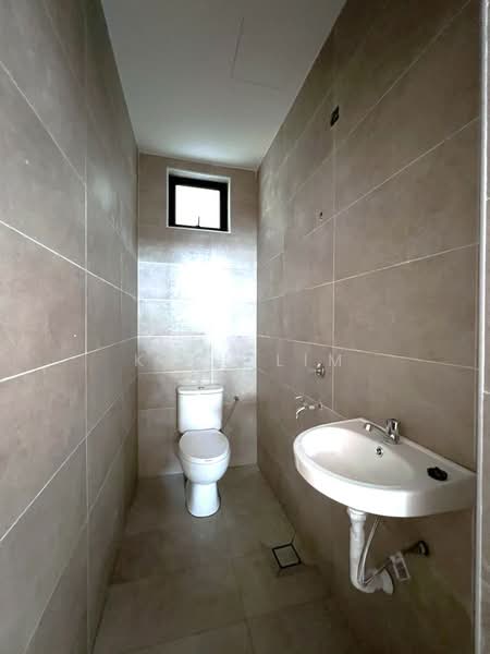 1.5-storey Terraced House for Sale in Taman Bukit Jaya (Ulu Tiram) - Karl Lim - Bathroom - PropertyGuru.com.my