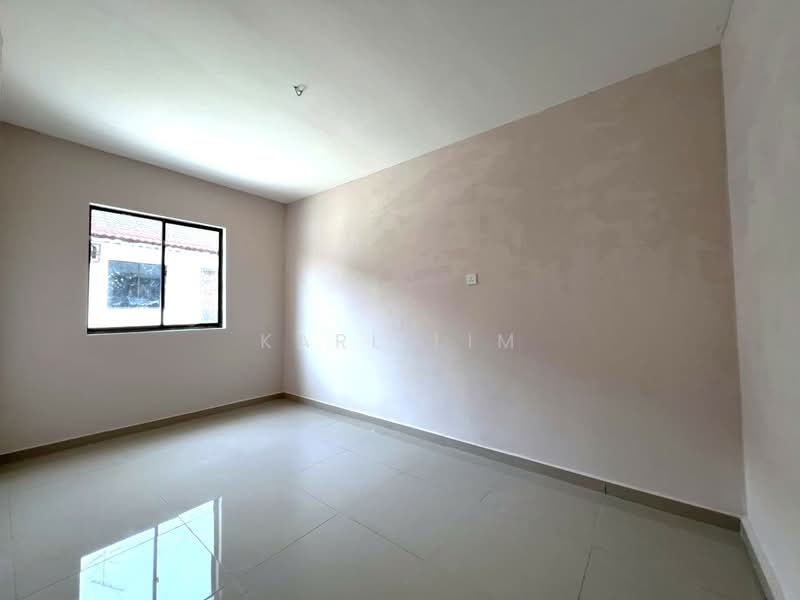 1.5-storey Terraced House for Sale in Taman Bukit Jaya (Ulu Tiram) - Karl Lim - Interior - PropertyGuru.com.my