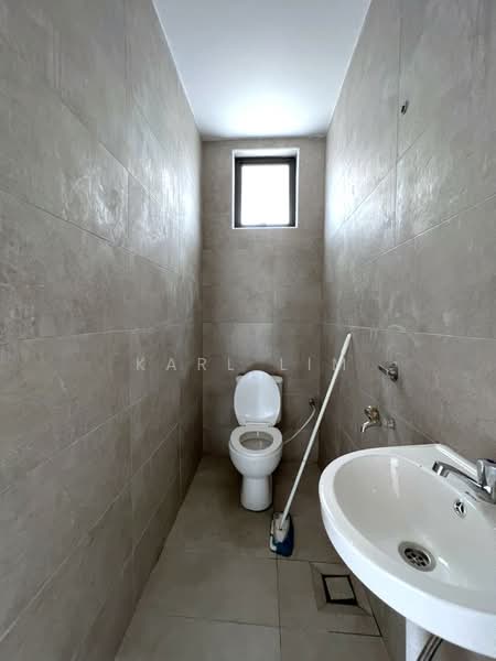 1.5-storey Terraced House for Sale in Taman Bukit Jaya (Ulu Tiram) - Karl Lim - Bathroom - PropertyGuru.com.my