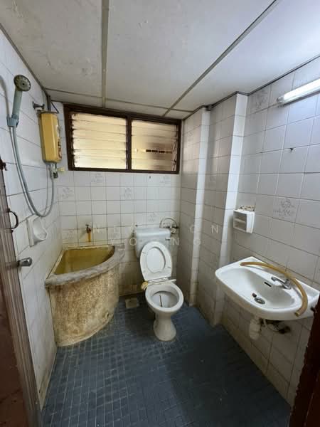 Apartment for Sale at 1A Pinang - Nickson Yoong - Bathroom - PropertyGuru.com.my