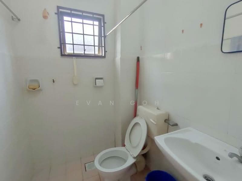 Saujana Puchong SP6 untuk Untuk Dijual - RM 438,000, Apr 2026 - Bathroom - PropertyGuru.com.my