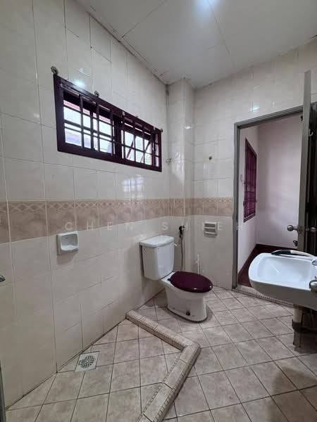 2-storey Terraced House for Sale in Permas Jaya (Johor Bahru) - Chen Shieh Yu - Bathroom - PropertyGuru.com.my