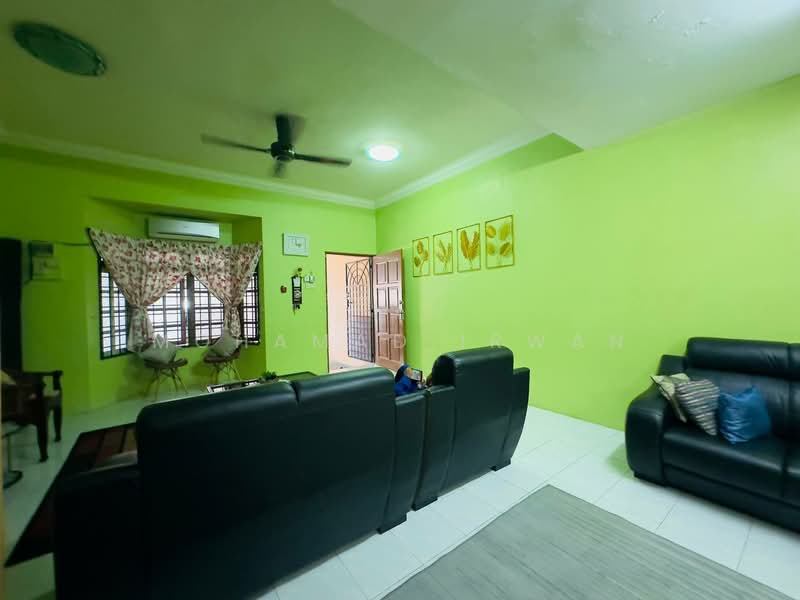 Medan Pengkalan Makmur untuk Untuk Dijual - RM 295,000, Apr 2026 - Living Room - PropertyGuru.com.my