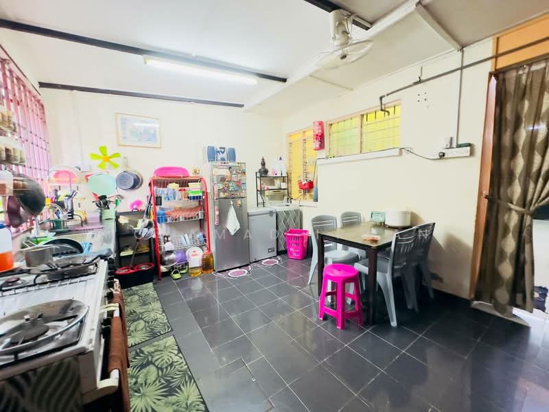 Medan Pengkalan Makmur untuk Untuk Dijual - RM 295,000, Apr 2026 - Kitchen - PropertyGuru.com.my
