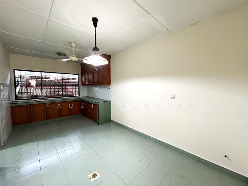 Terraced House for Sale in Usj 2 (Subang Jaya) - Fauzi Abdullah - Kitchen - PropertyGuru.com.my