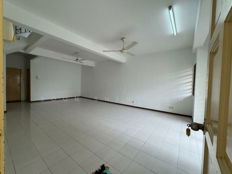 Kajang Perdana 2 Storey House untuk Untuk Dijual - RM 580,000, Apr 2026 - Living Room - PropertyGuru.com.my