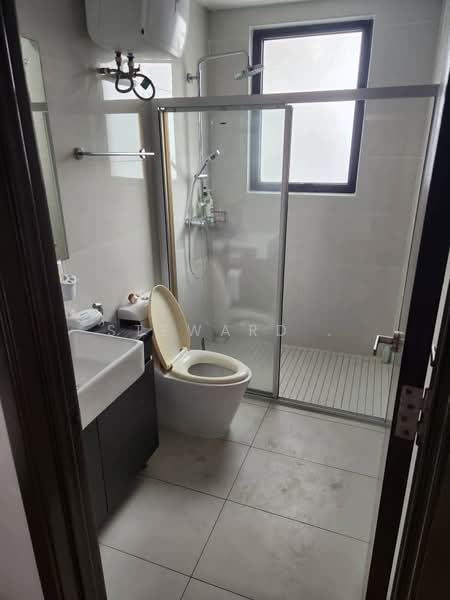 Condominium for Rent at Royal Strand @ Country Garden Danga Bay - Steward . - Bathroom - PropertyGuru.com.my