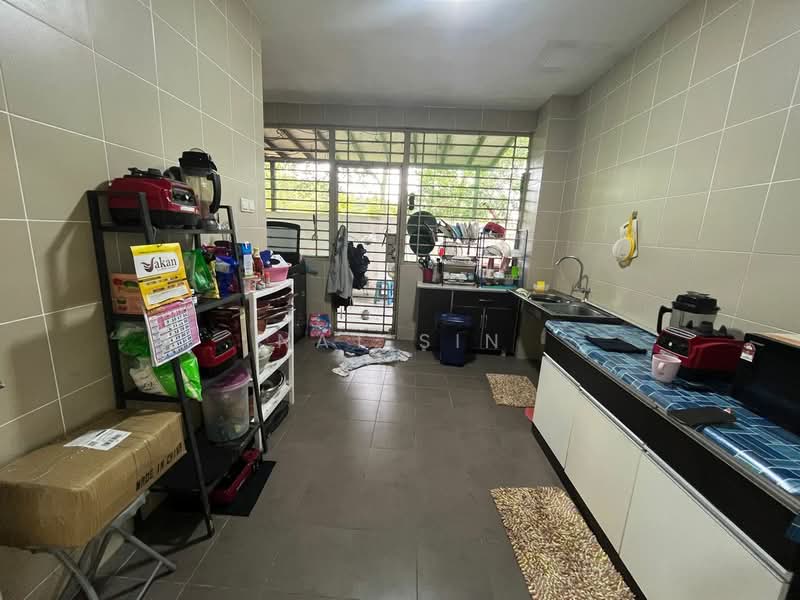 Semi-Detached House for Sale in Taman Nusa Idaman (Iskandar Puteri (Nusajaya)) - Nat Sin - Kitchen - PropertyGuru.com.my