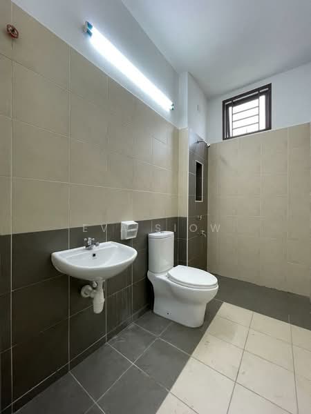 Taman Pulai Hijauan untuk Untuk Dijual - RM 680,000, Apr 2026 - Bathroom - PropertyGuru.com.my