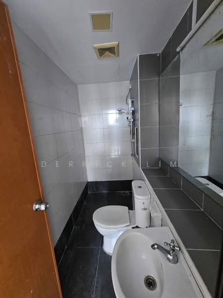 Service Residence for Sale at Sky Gardens Residences - Derrick Lim - Bathroom - PropertyGuru.com.my