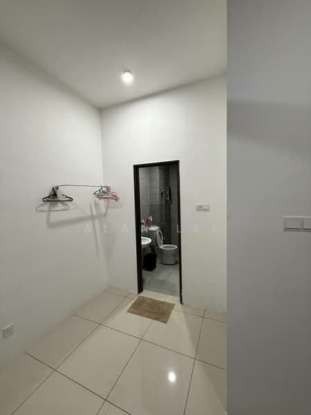 Service Residence for Sale at 8Scape Residence @ Sutera - Alan Lee - Bathroom - PropertyGuru.com.my