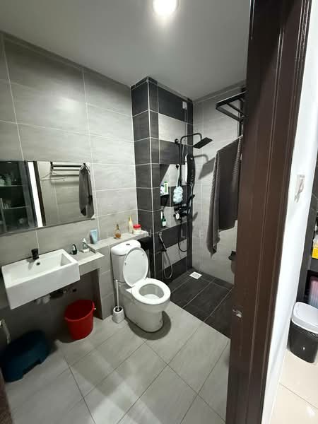 Service Residence for Sale at 8Scape Residence @ Sutera - Alan Lee - Bathroom - PropertyGuru.com.my