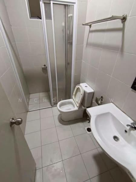 Service Residence for Rent at Meridin Bayvue Serviced Apartment - Nicholas Low - Bathroom - PropertyGuru.com.my