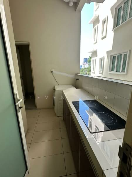 Kondominium untuk Dijual di The Park Residences 1 - Steven Wong - Balcony - PropertyGuru.com.my