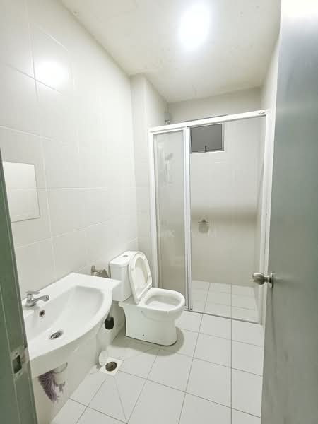 Meridin Bayvue Serviced Apartment untuk Untuk Disewa - RM 1,800 /bulan, Apr 2026 - Bathroom - PropertyGuru.com.my