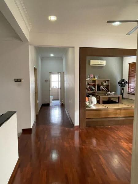 Corridor To Back 2 Rooms