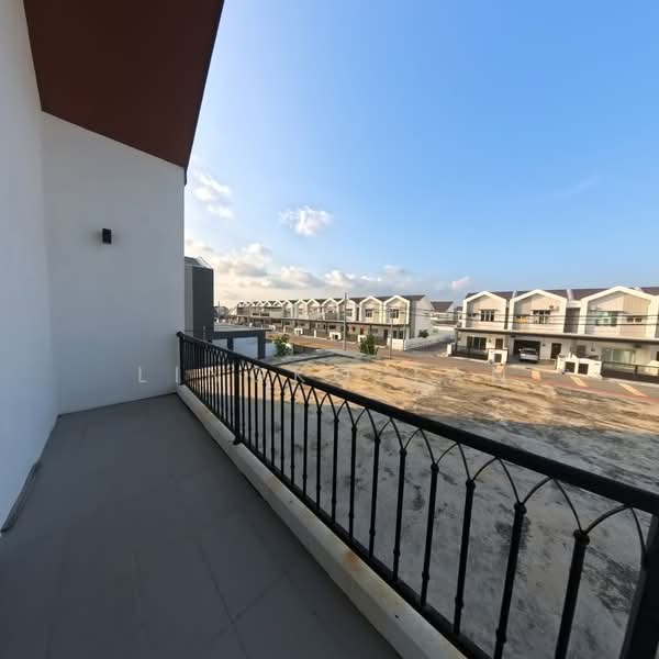 Cluster House for Sale in Sitiawan (Perak) - Lingko Tan - Balcony - PropertyGuru.com.my