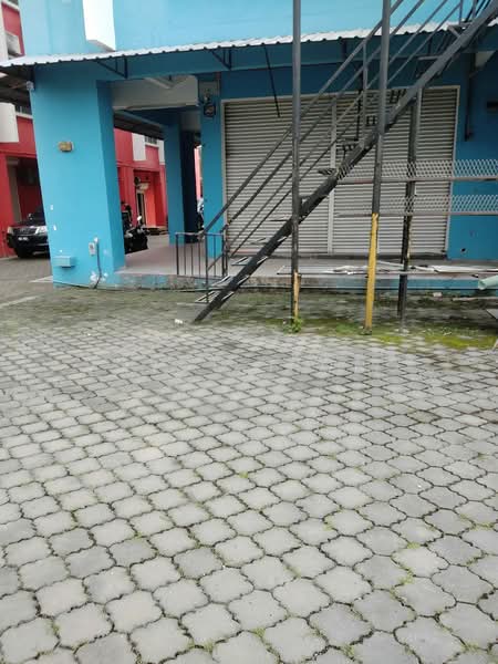 Shop / Office for Rent in Putra Permai Commercial Centre (Seri Kembangan) - Joyce Tiong - Exterior - PropertyGuru.com.my