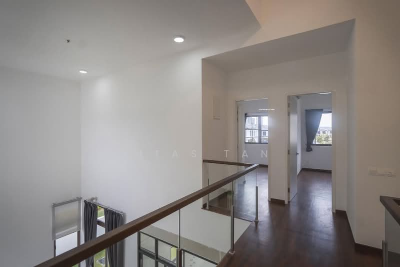 Semi-Detached House for Sale in Setia Alam (Selangor) - Vitas Tan - Corridor - PropertyGuru.com.my