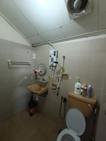 2-storey Terraced House for Sale in SS19 (Subang Jaya) - Benny Tan - Bathroom - PropertyGuru.com.my