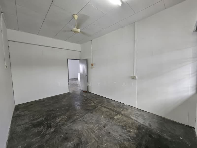 Shop / Office for Rent in Taman Ungku Tun Aminah (Skudai) - Tommy Tai - Interior - PropertyGuru.com.my
