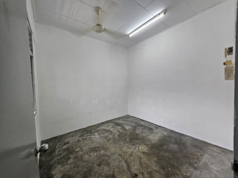 Shop / Office for Rent in Taman Ungku Tun Aminah (Skudai) - Tommy Tai - Interior - PropertyGuru.com.my