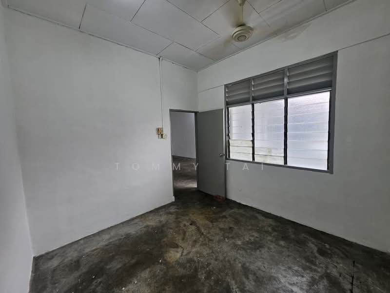 Shop / Office for Rent in Taman Ungku Tun Aminah (Skudai) - Tommy Tai - Interior - PropertyGuru.com.my