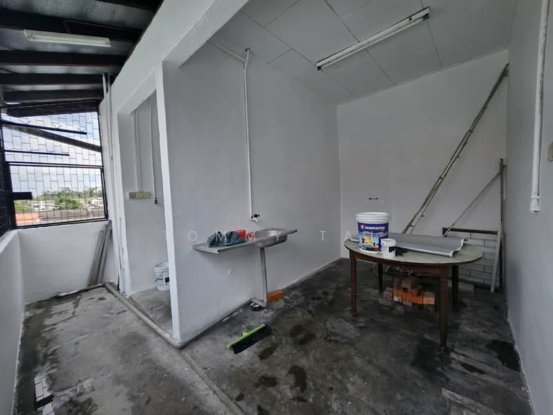 Shop / Office for Rent in Taman Ungku Tun Aminah (Skudai) - Tommy Tai - Balcony - PropertyGuru.com.my