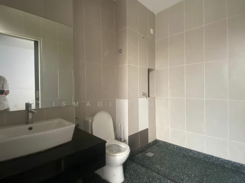City of Elmina : Elmina Valley 2 untuk Untuk Disewa - RM 2,500 /bulan, Apr 2026 - Bathroom - PropertyGuru.com.my